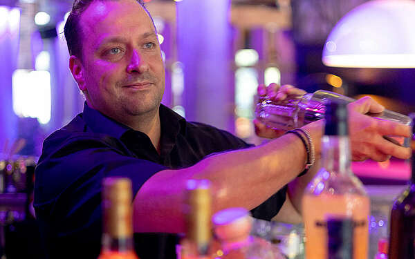 Barkeeper im GINN Hotel Berlin Potsdam