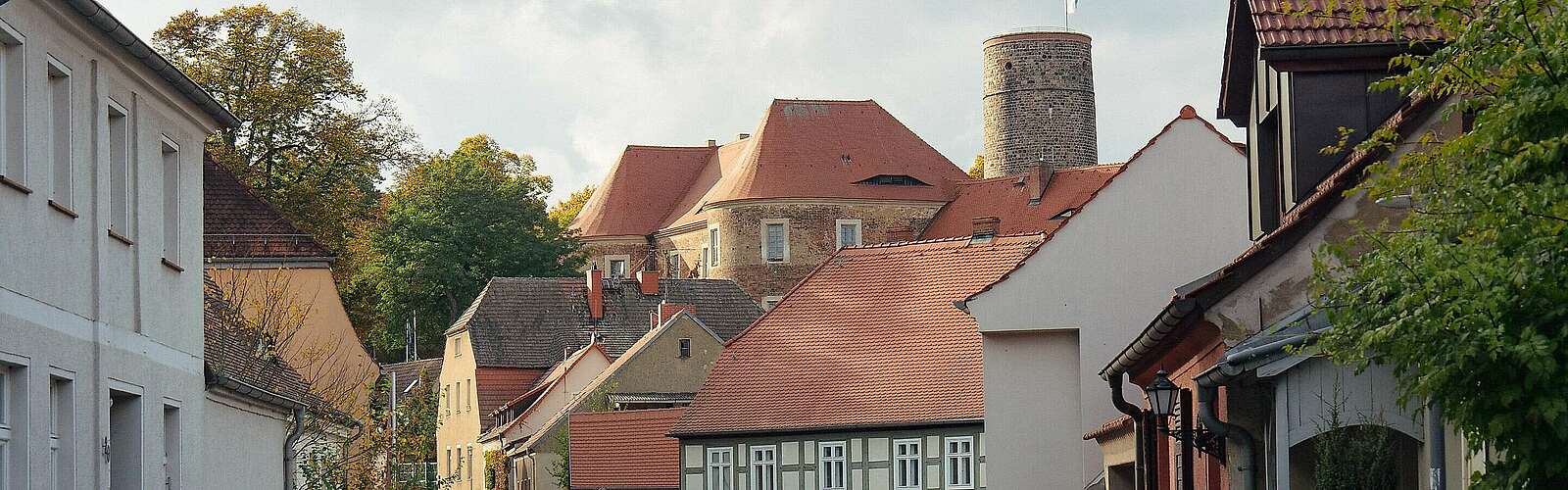 Stadtsilhouette Bad Belzig mit Burg,
            
        
                Foto: Tourismusverband Fläming e.V./Catharina Weisser