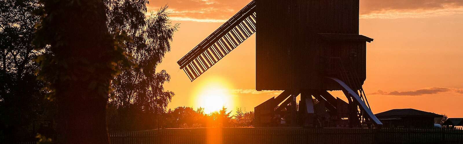 Bockwindmühle Beelitz im Sonnenuntergang,
            
        
                Foto: Tourismusverband Fläming e.V./Klaus-Peter Kappest