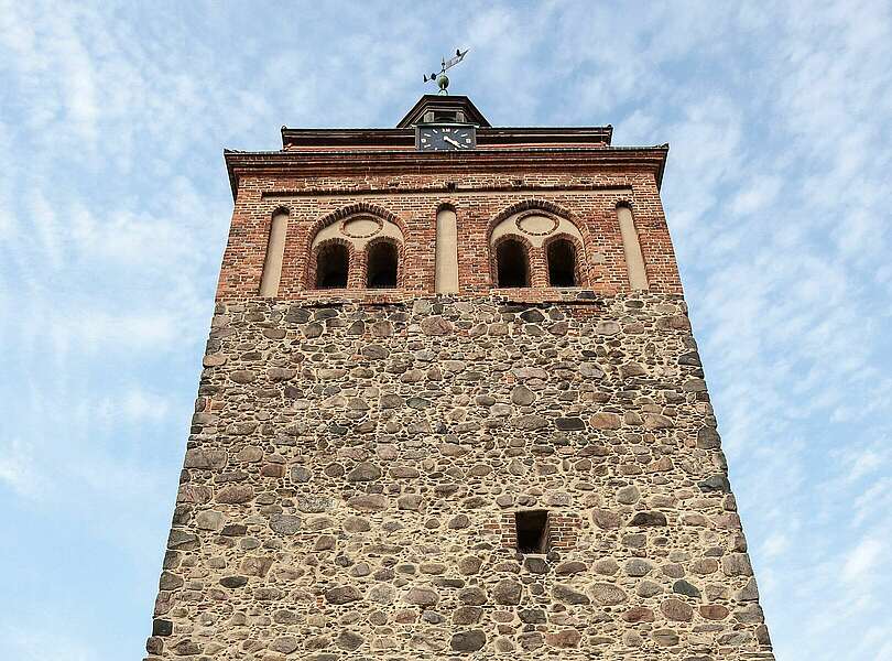 Luckenwalde Marktturm Froschperspektive