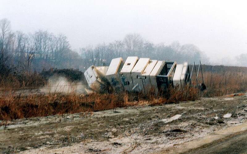 



    
        
                Umgestürzter Wachtum in Teltow 1991,
            
        
                Foto: Fotograf / Lizenz - Media Import/Peter Jäckel
            
    
