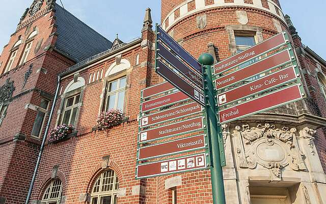 Wegweiser am Rathaus Dahme/Mark