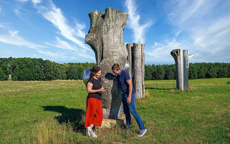 



    
        
                Skulpturenwiese in Bülzig,
            
        
                Foto: Welterberegion/Uwe Weigel
            
    
