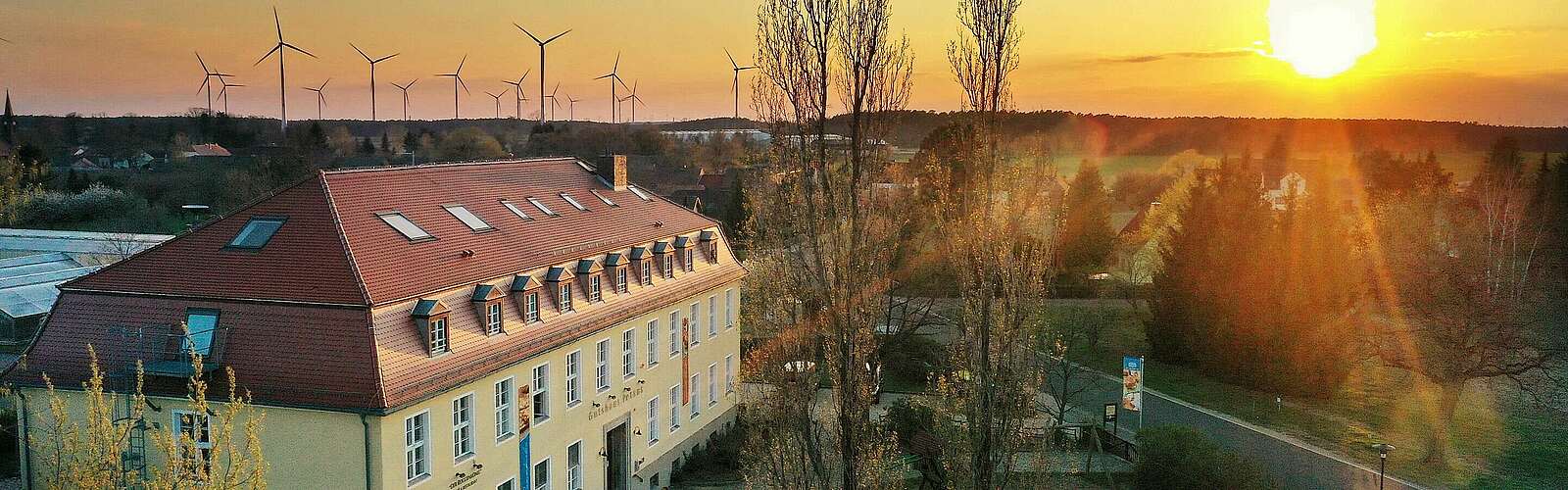 Guthaus Petkus im Sonnenuntergang,
            
        
                Foto: Tourismusverband Fläming e.V./Ivonne Mikowski