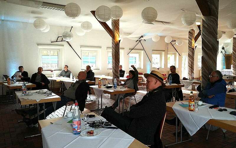 



        
            Teilnehmer beim Stammtisch zu Förder- und Finanzierungsmöglichkeiten,
        
    

        Foto: Kreativnetzwerk FlämingSchmiede/Kein Urheber bekannt
    