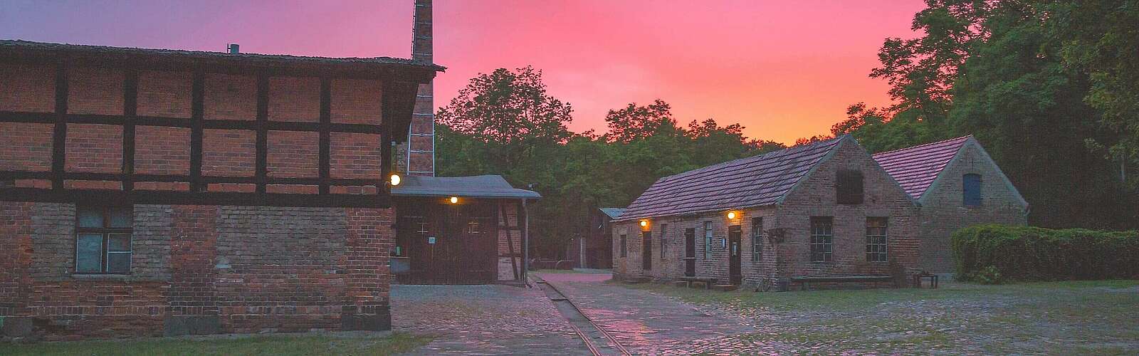 Sonnenuntergang in Glashütte,
            
        
                Foto: Tourismusverband Fläming e.V./Greg Snell